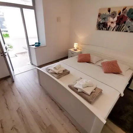 Διαμέρισμα Apartments-room Srijemsi Mlini