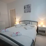 Lägenhet Apartments-room Srijemsi Mlini