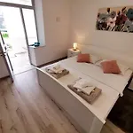 דירה Apartments-room Srijemsi מליני
