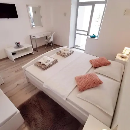 公寓 Apartments-room Srijemsi *
