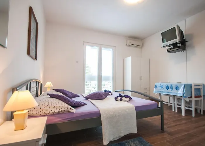 Apartments-room Srijemsi ムリニ