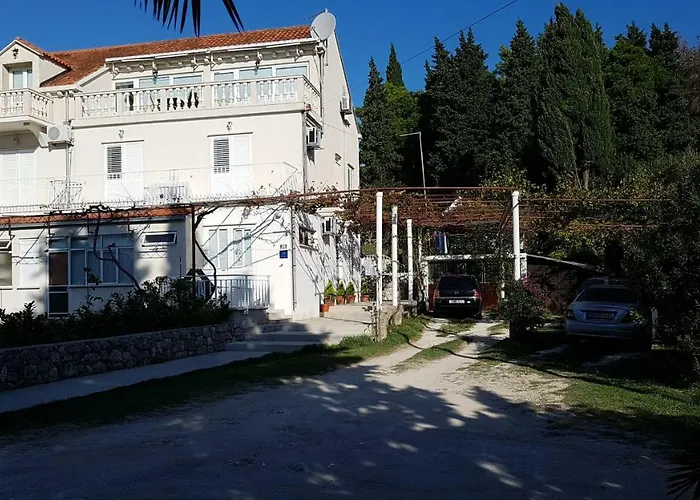 Apartments-room Srijemsi ムリニ