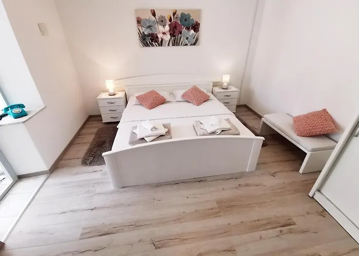 アパート Apartments-room Srijemsi ムリニ